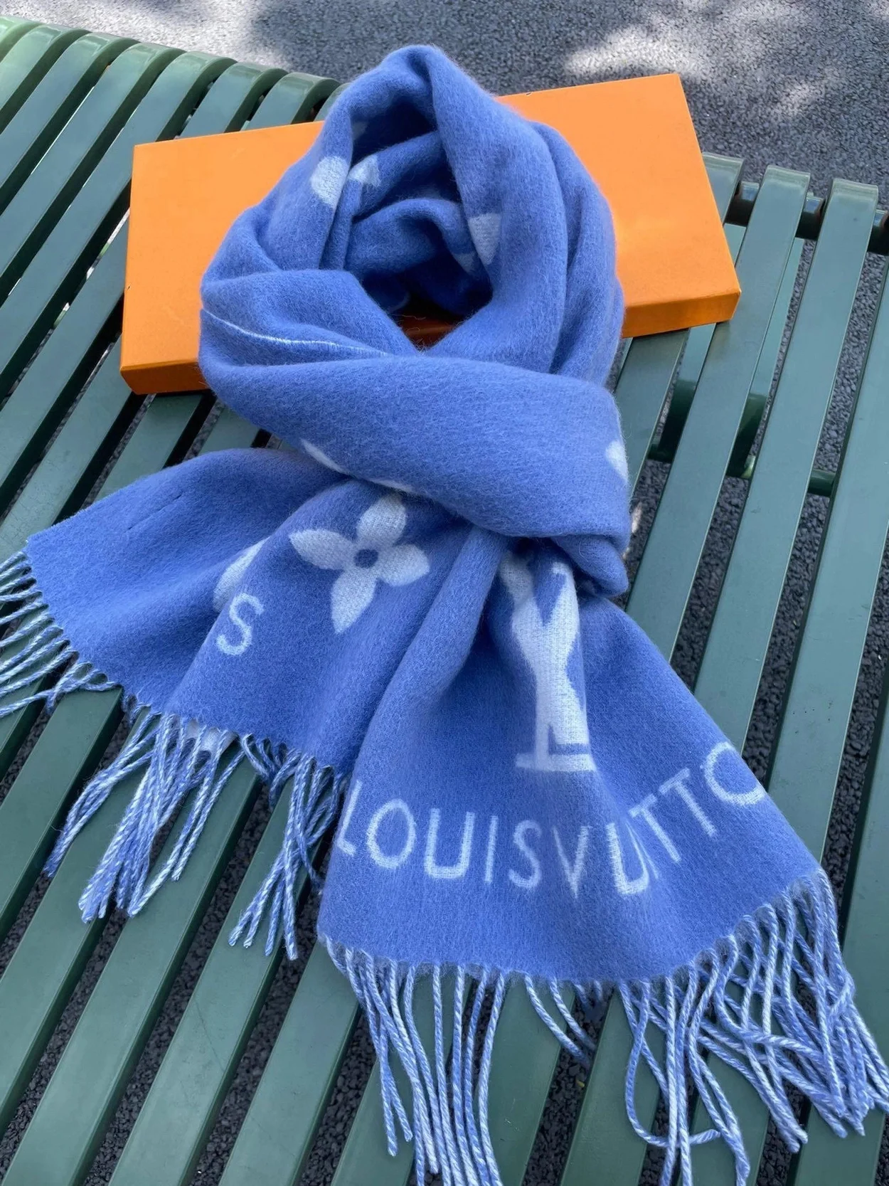 루이비통 레이캬비크 데님 블루 스카프