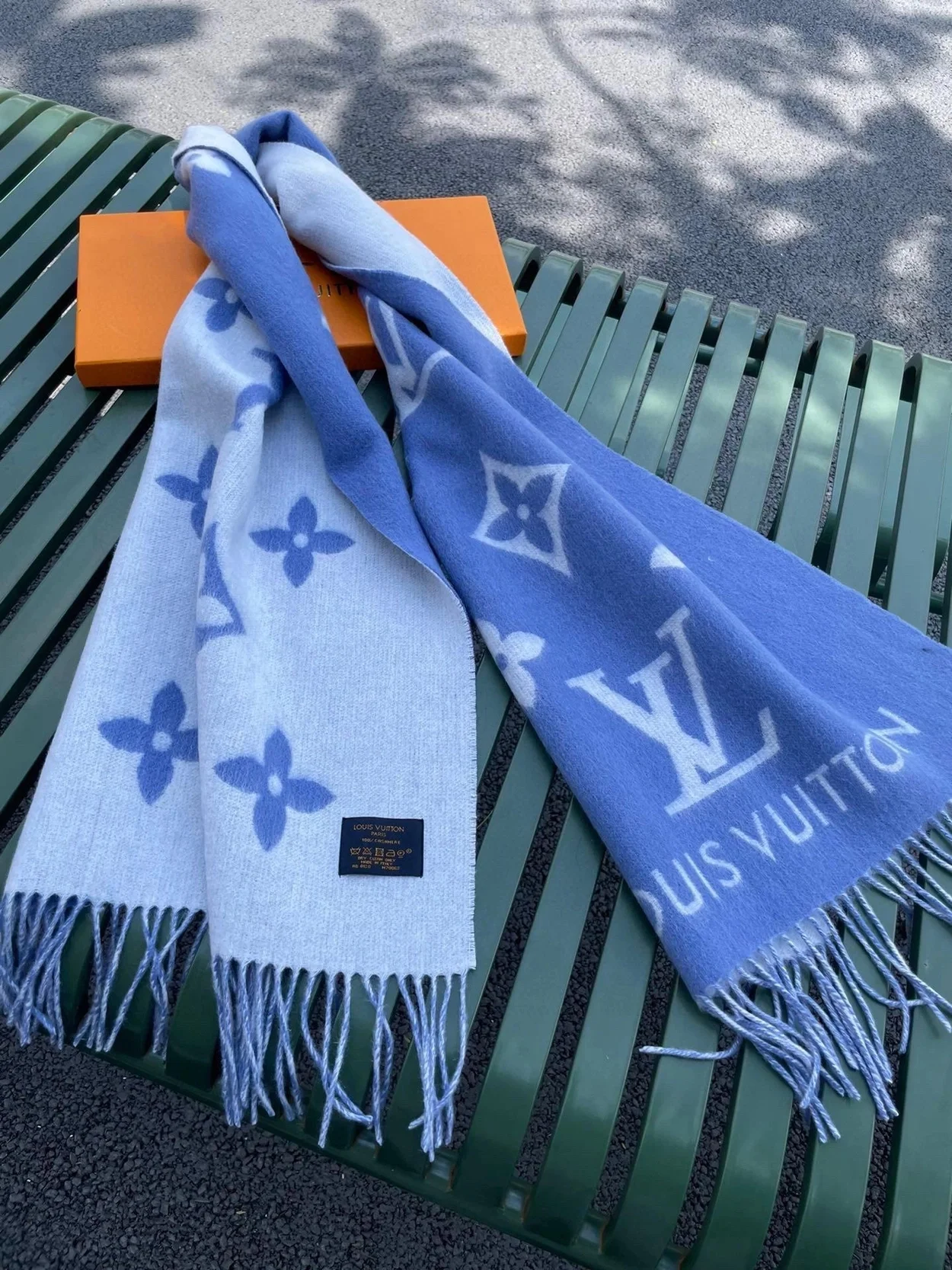 루이비통 레이캬비크 데님 블루 스카프