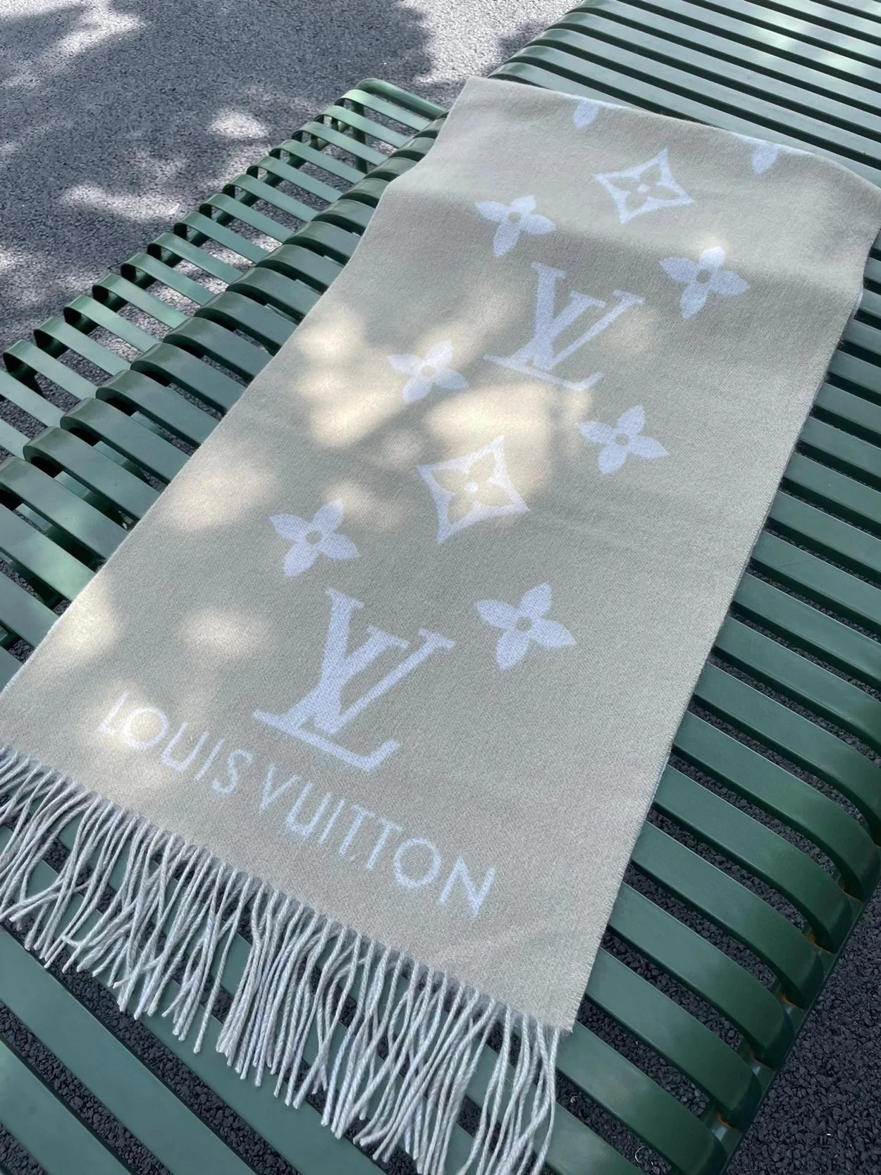 루이비통 레이캬비크 그레이 스카프