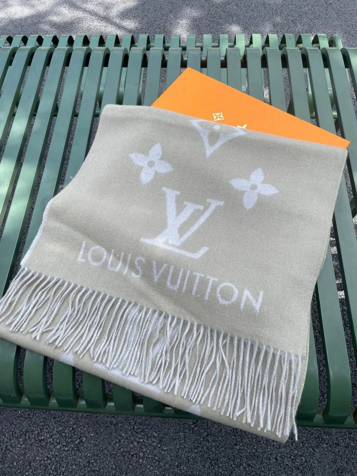 루이비통 레이캬비크 그레이 스카프