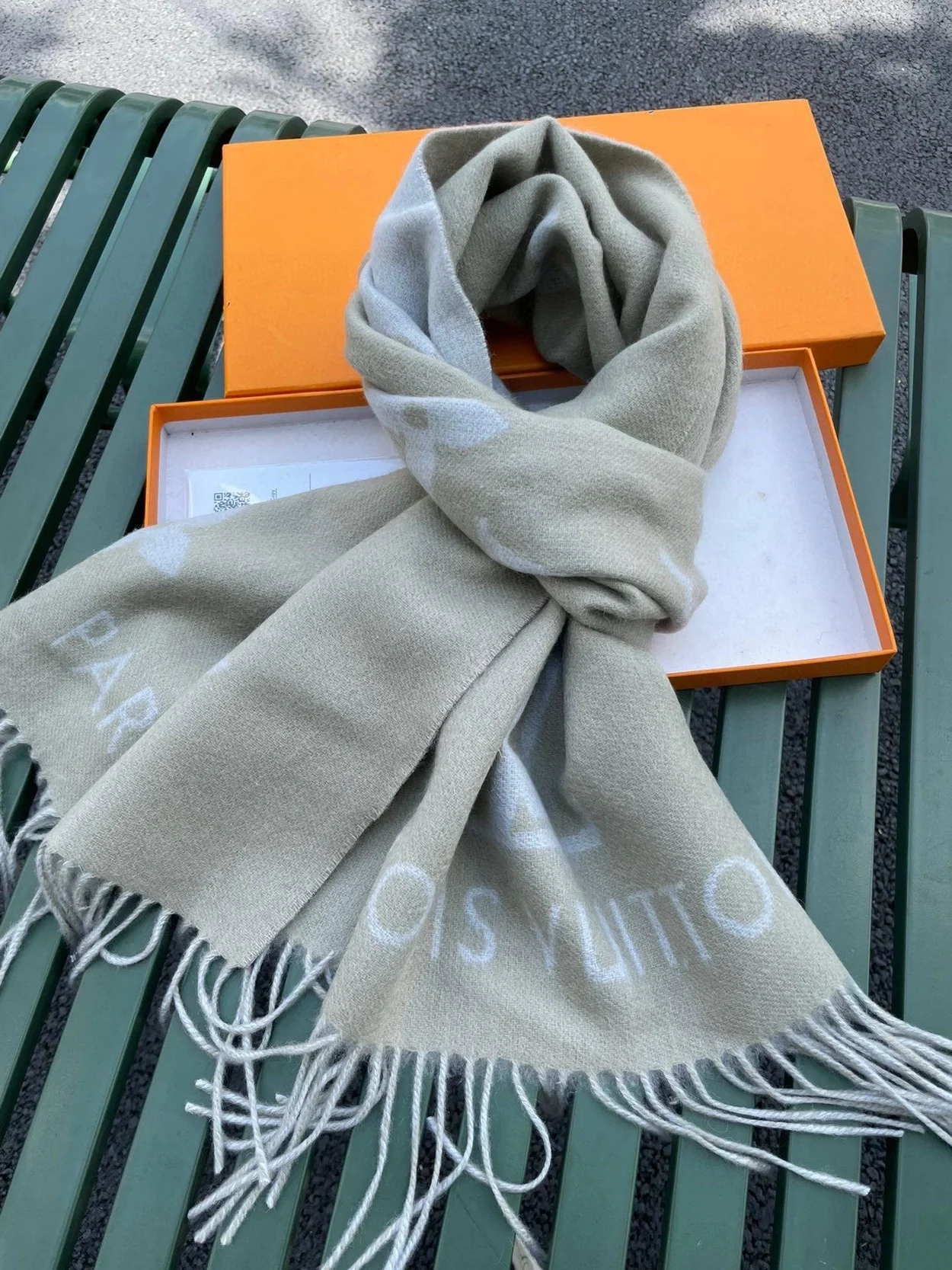 루이비통 레이캬비크 그레이 스카프