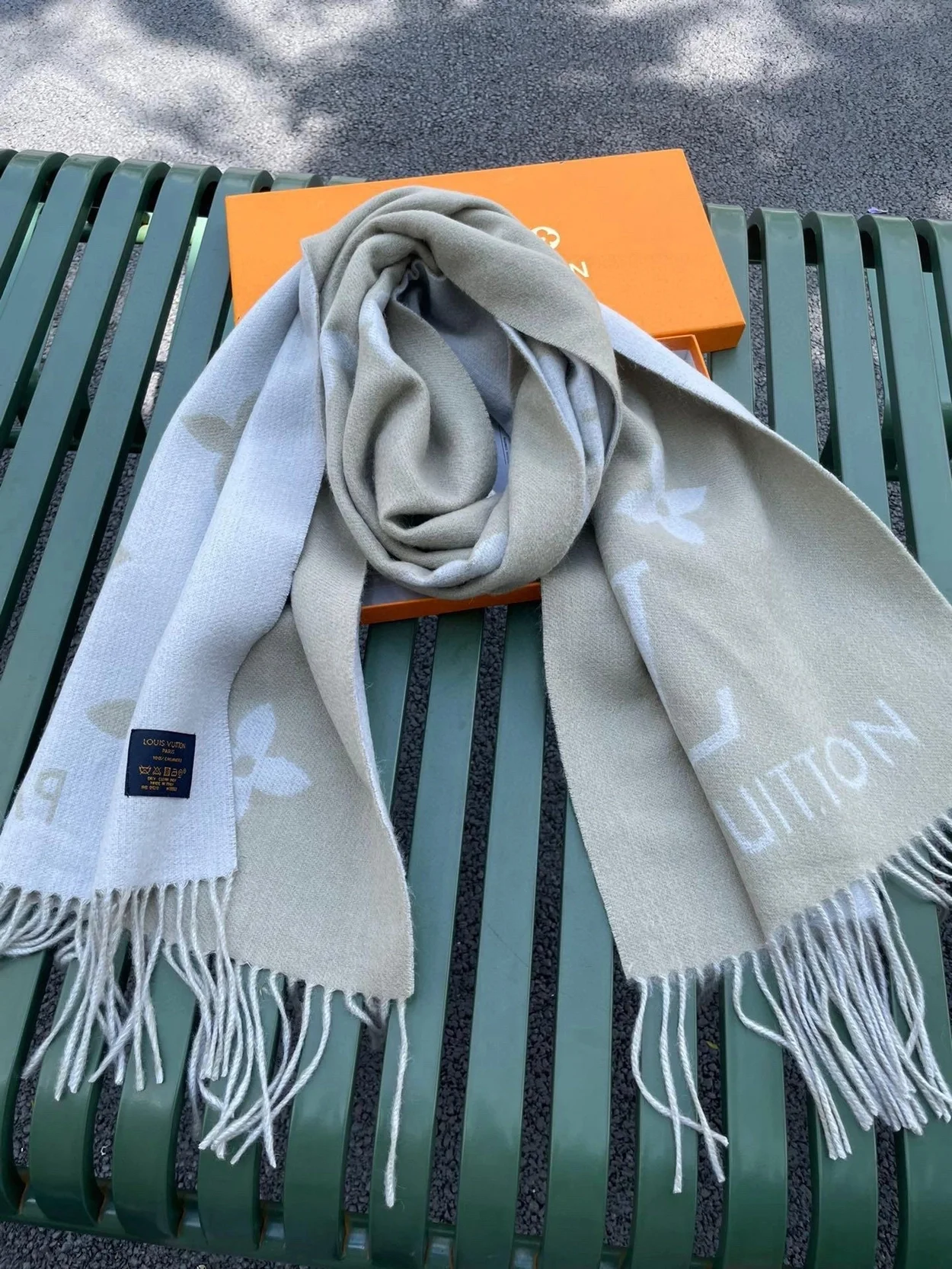 루이비통 레이캬비크 그레이 스카프