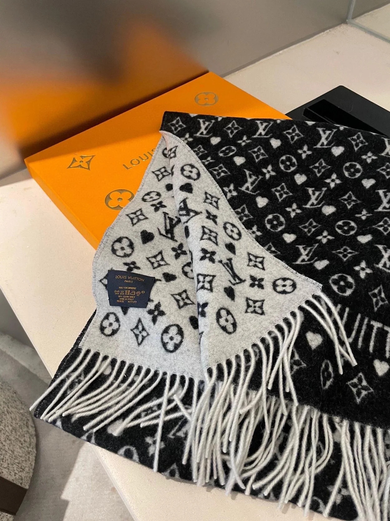 루이비통 게임 온 스카프