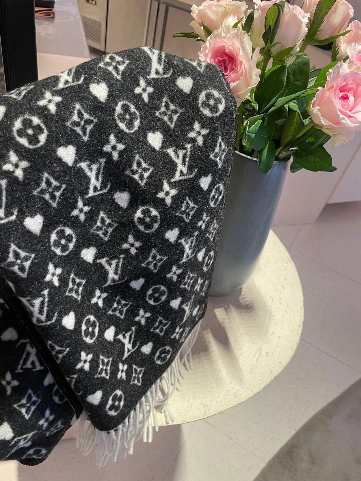 루이비통 게임 온 스카프