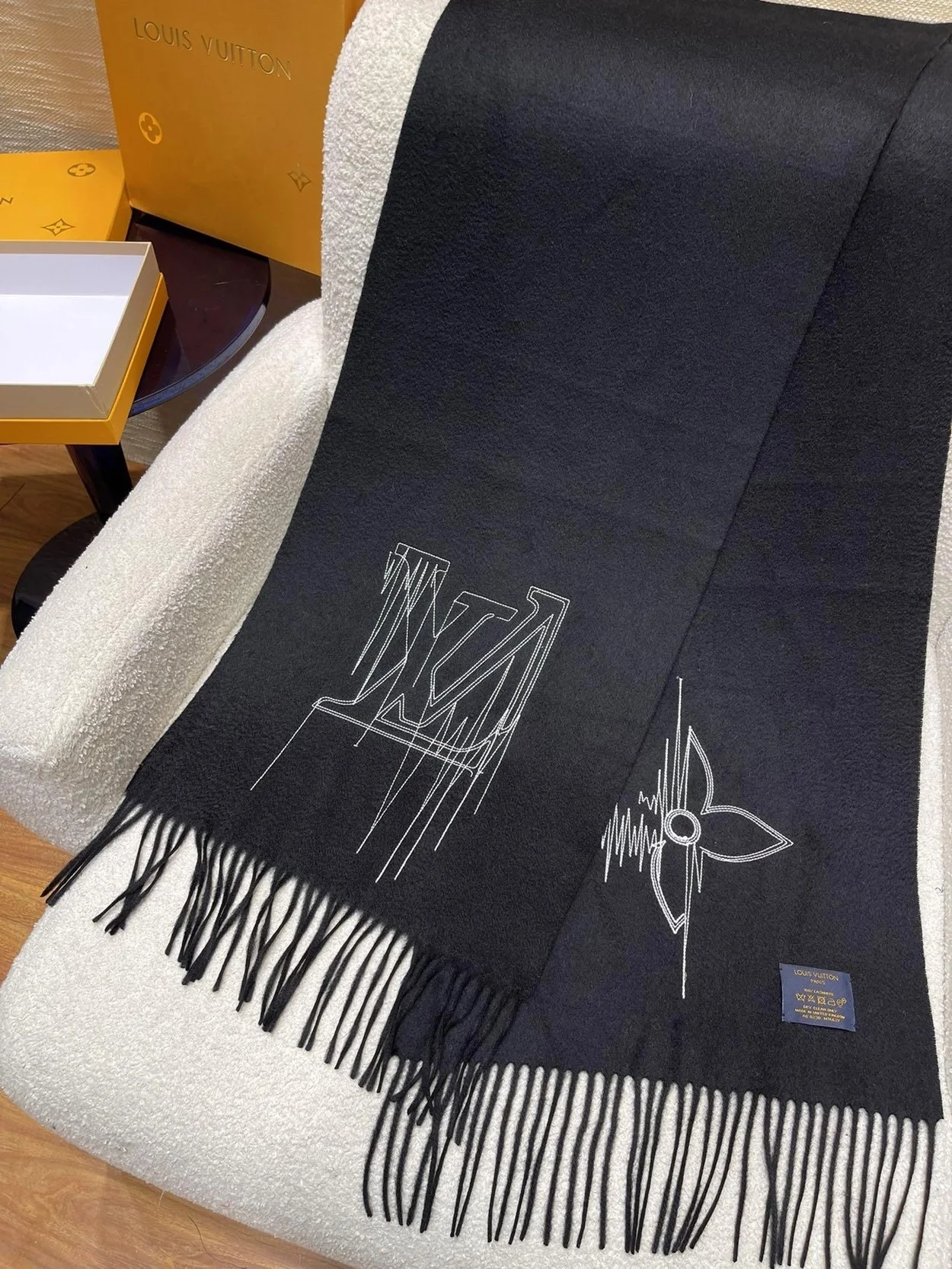 루이비통 LV 스티치 블랙 스카프