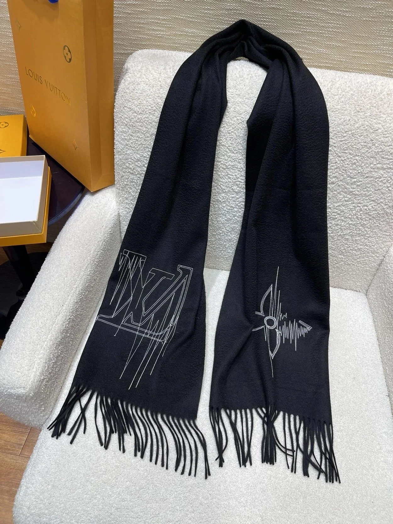 루이비통 LV 스티치 블랙 스카프