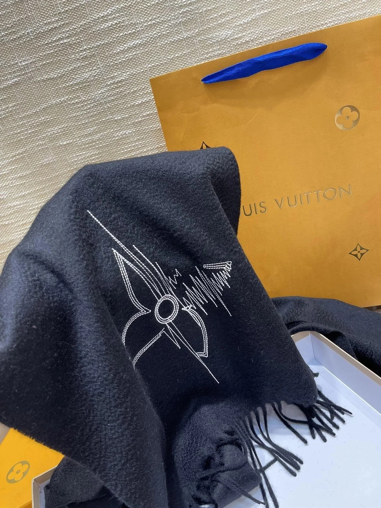 루이비통 LV 스티치 블랙 스카프