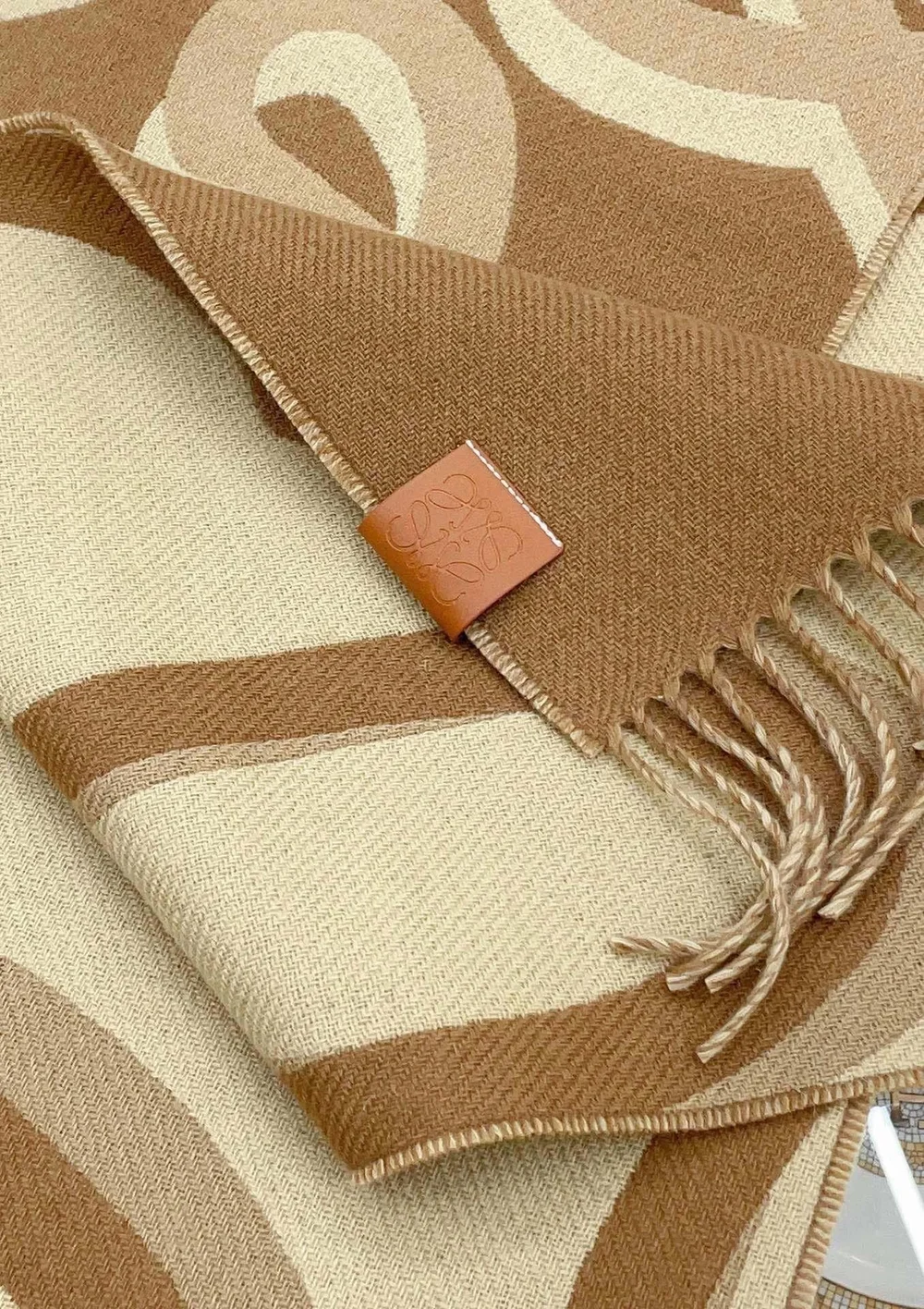 로에베 자카드 캐시미어 울 카멜 스카프