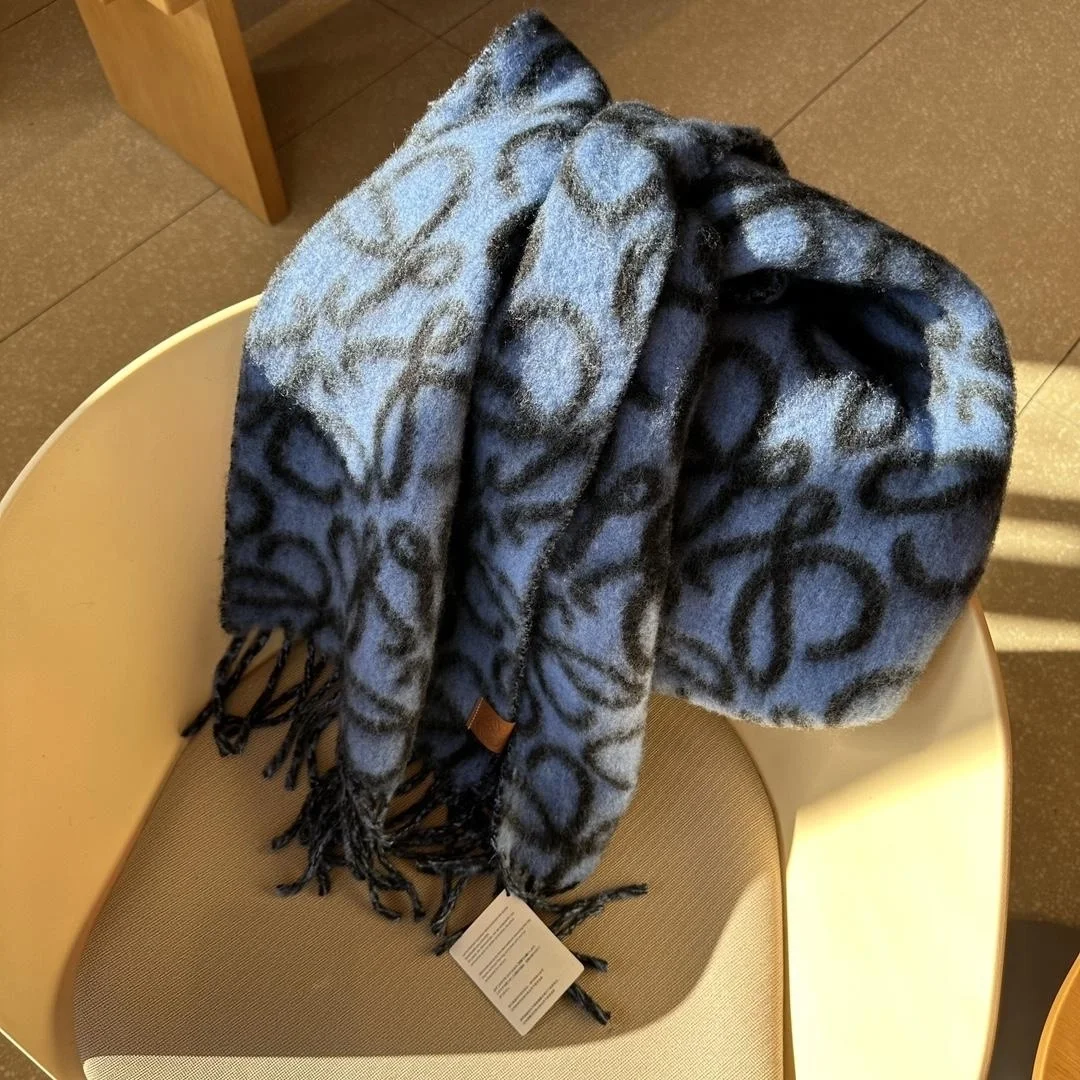 로에베 네이비 블랙 애너그램 스카프