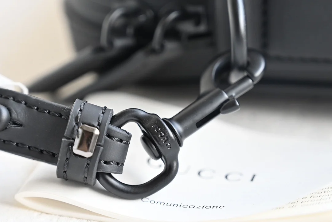 구찌 러버 크로스백