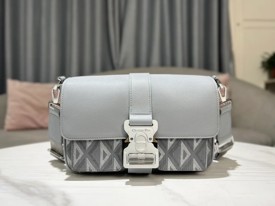 디올 힛 더 로드 메신저 백 그레이