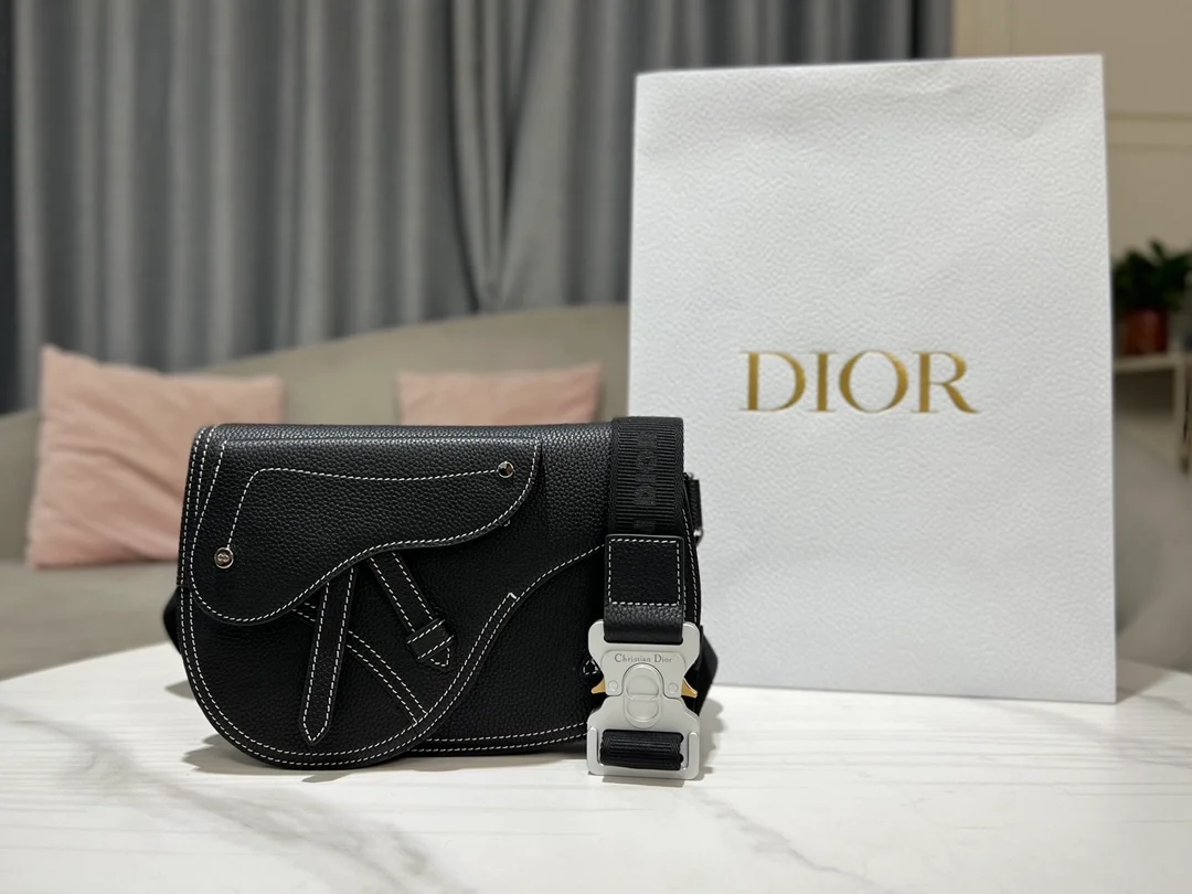 디올 새들 파우치 백 블랙