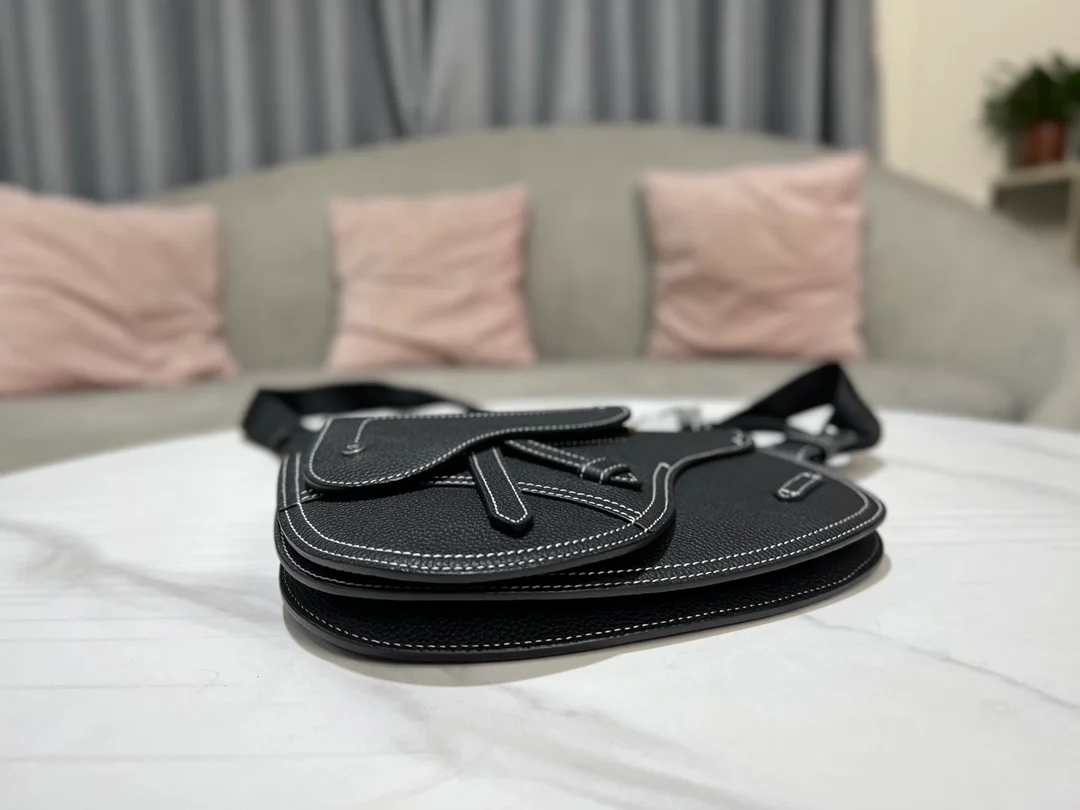 디올 새들 파우치 백 블랙