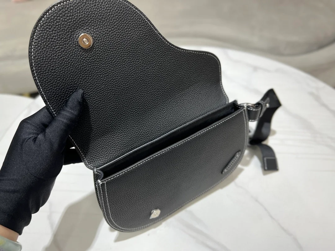 디올 새들 파우치 백 블랙