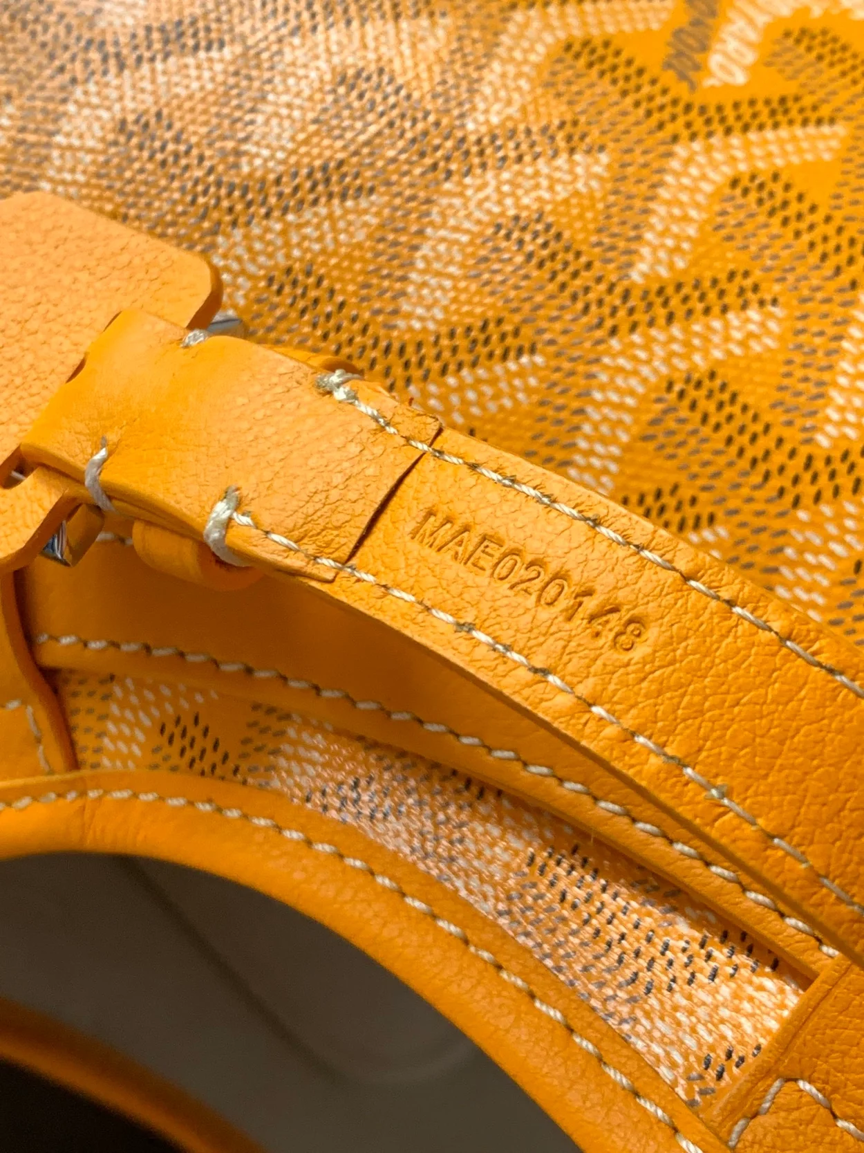 고야드 삭 시앙 그리 백 옐로우