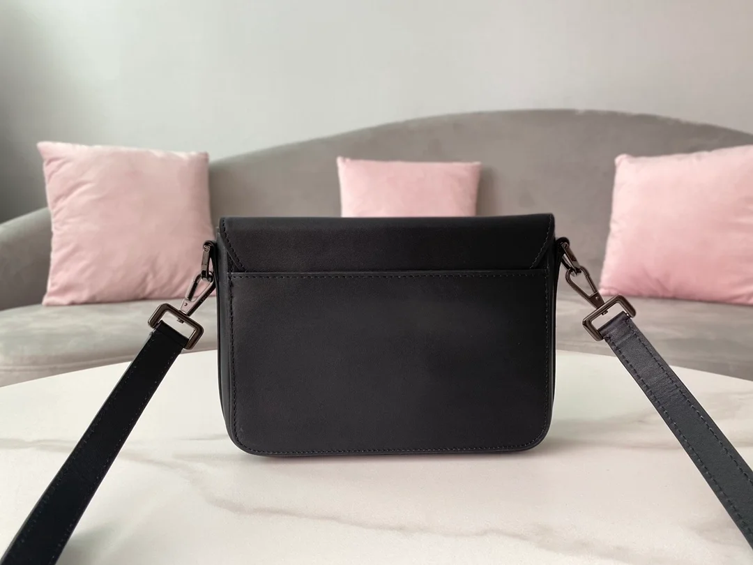 디올 오블리크 메신저 파우치 블랙