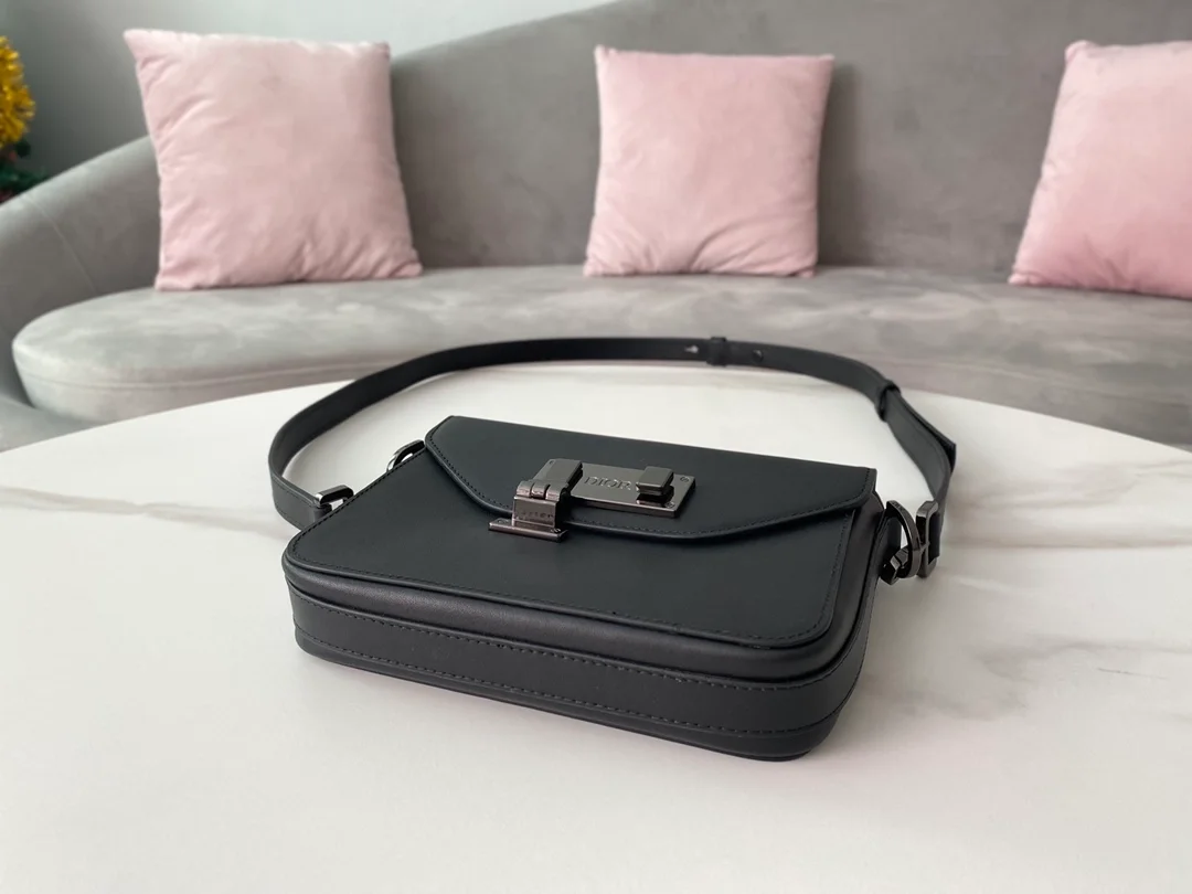디올 오블리크 메신저 파우치 블랙