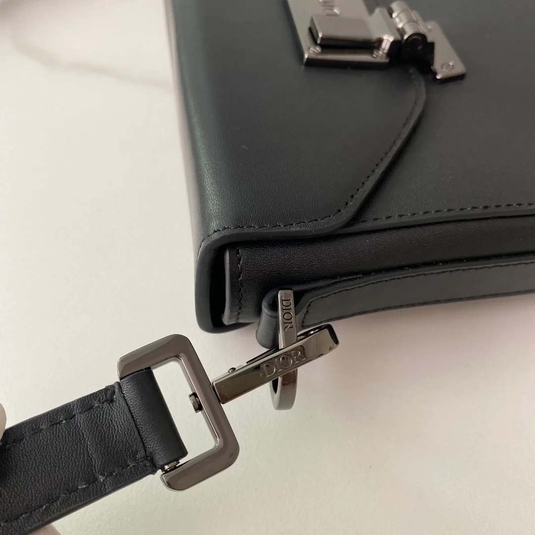 디올 오블리크 메신저 파우치 블랙