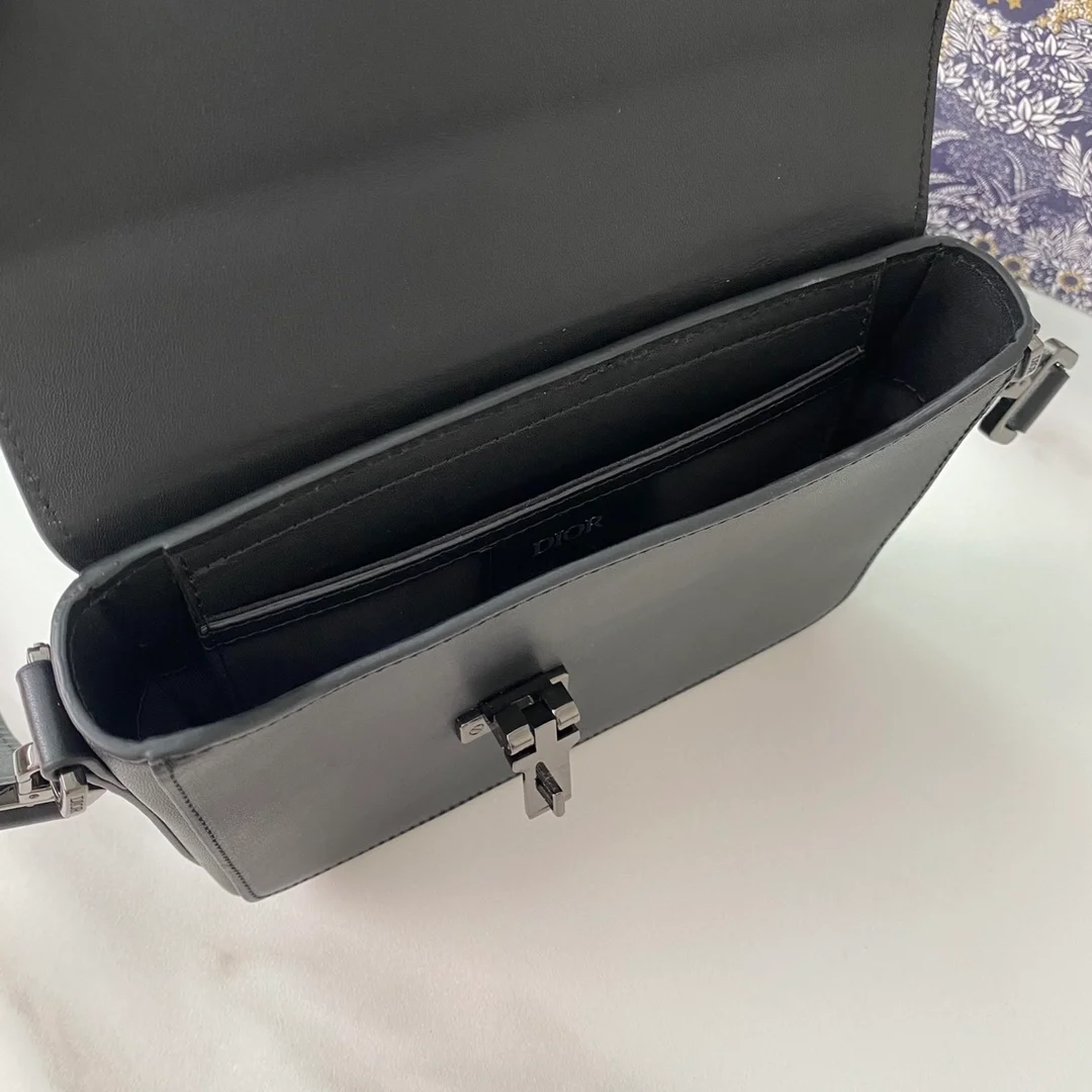 디올 오블리크 메신저 파우치 블랙