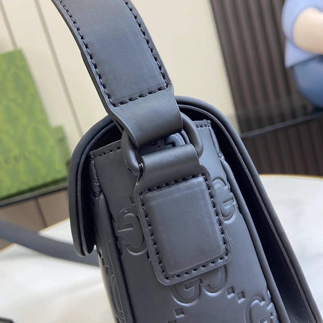 구찌 GG 러버 효과 슈퍼 미니백