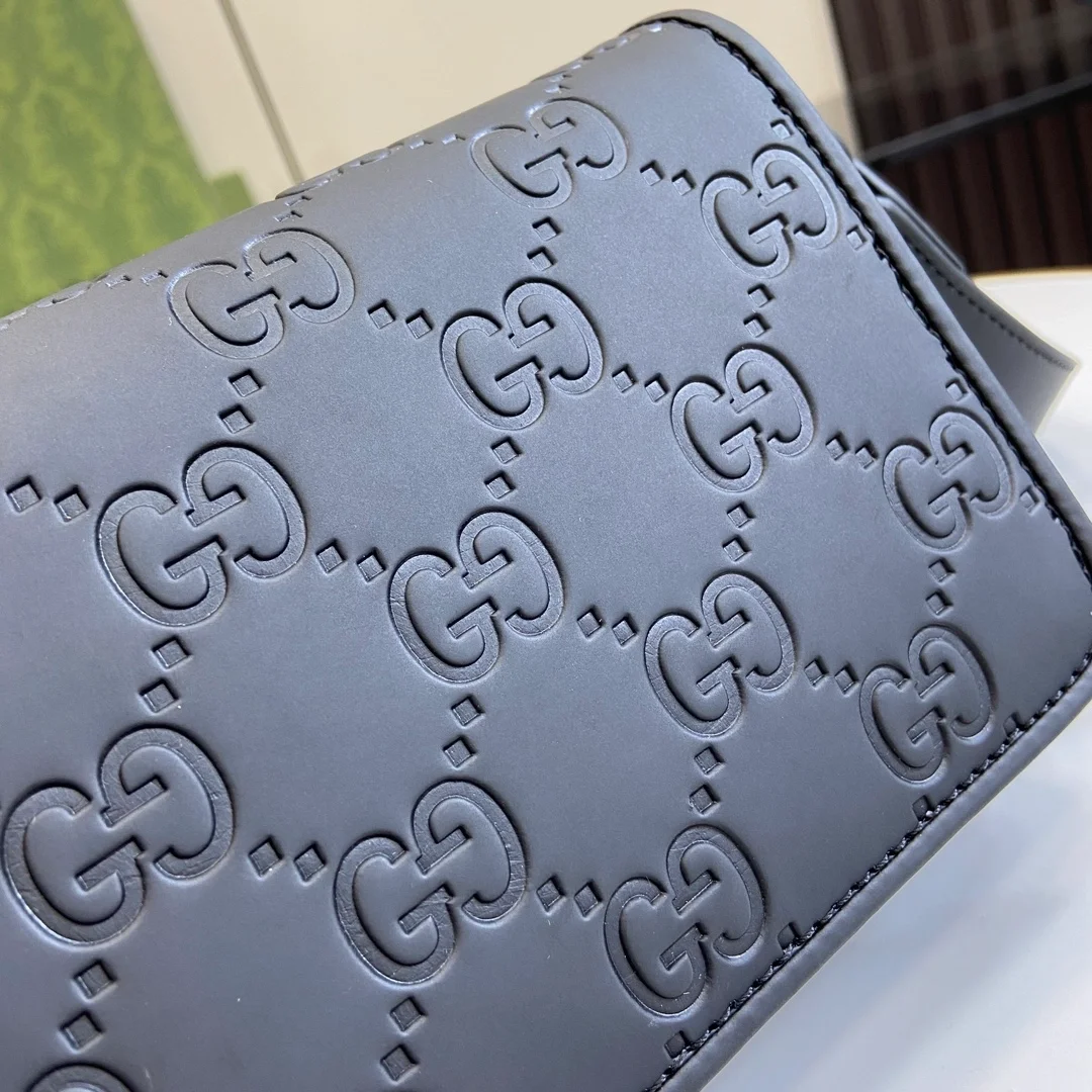 구찌 GG 러버 효과 슈퍼 미니백