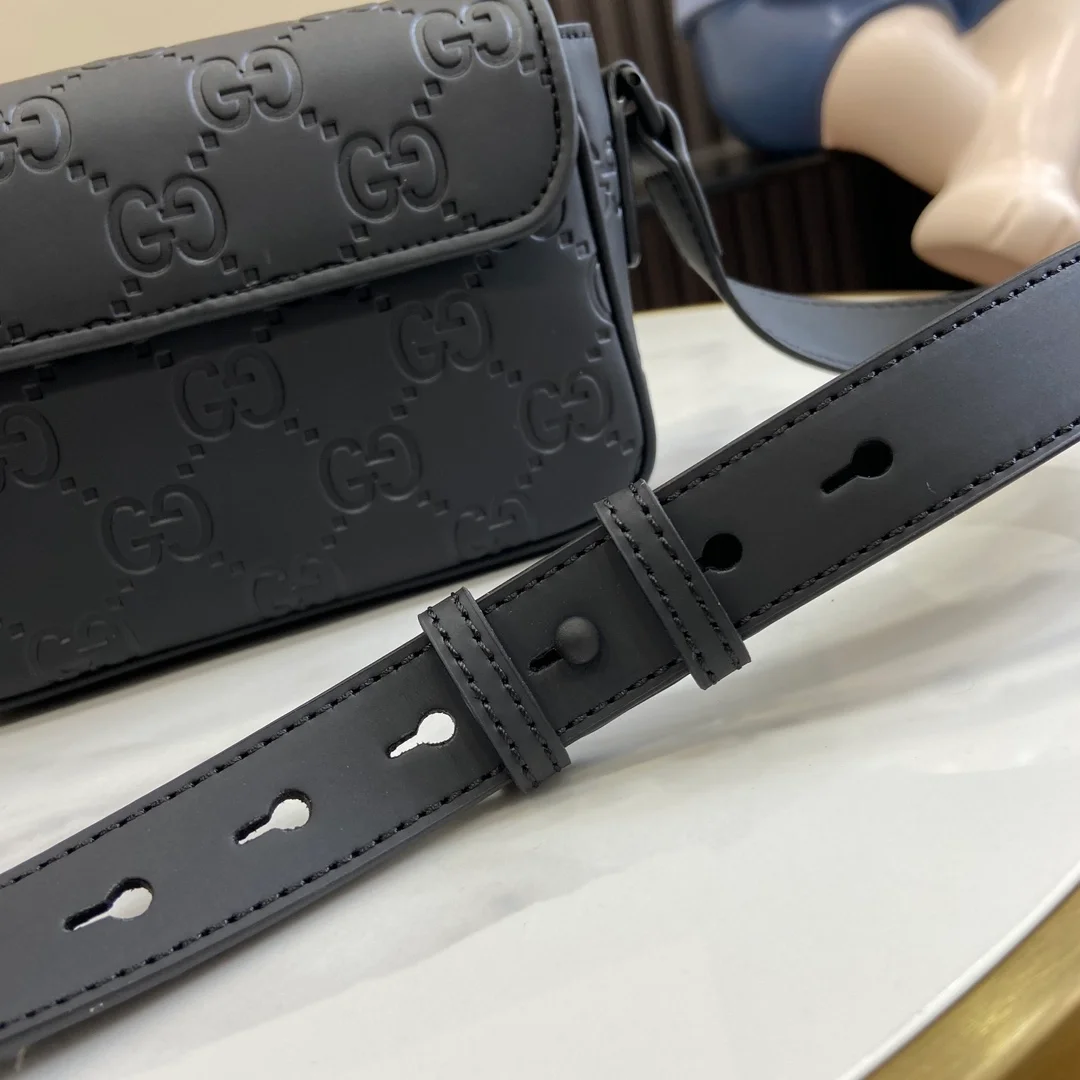 구찌 GG 러버 효과 슈퍼 미니백