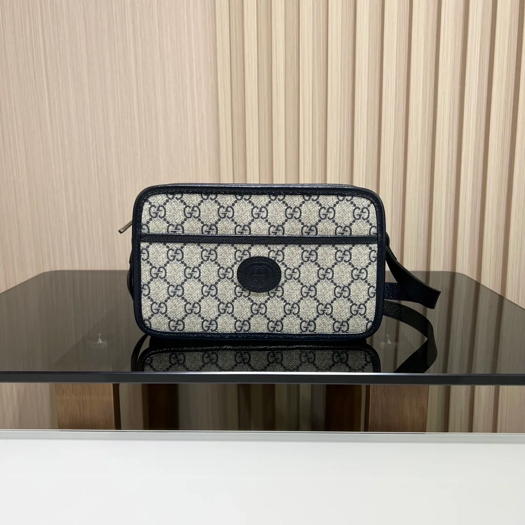 구찌 GG 슈프림 인터로킹 미니 숄더백