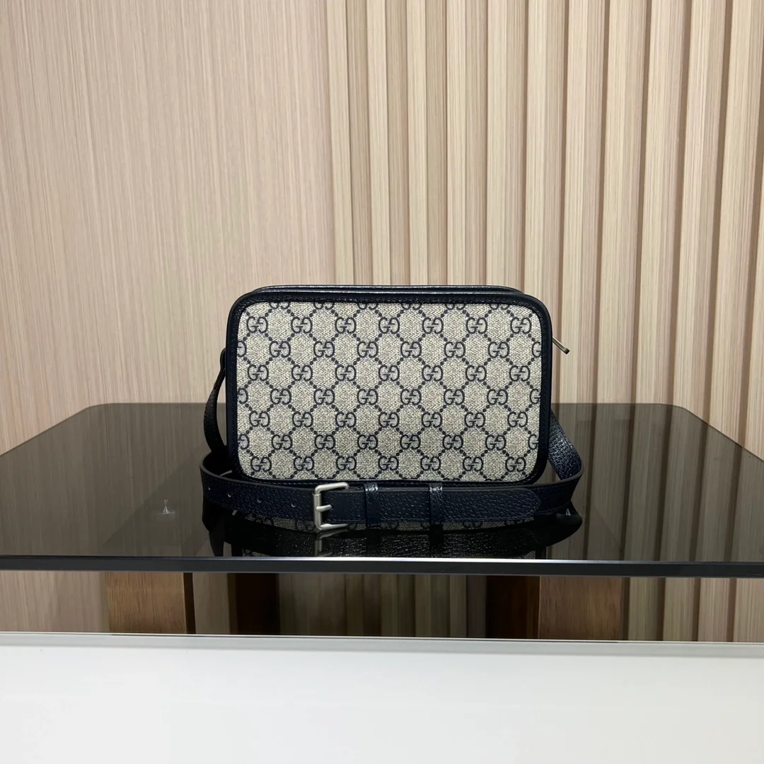 구찌 GG 슈프림 인터로킹 미니 숄더백