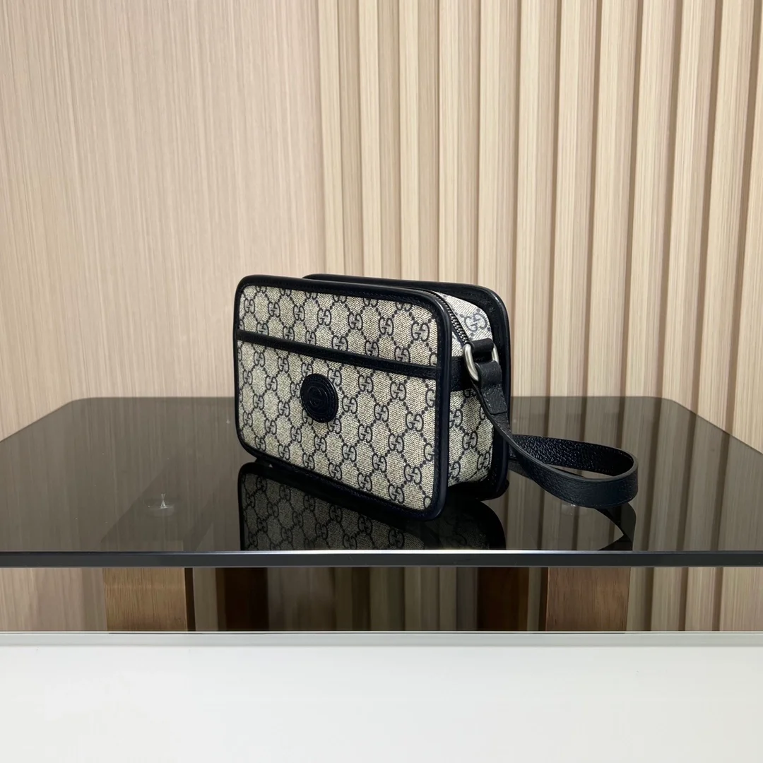 구찌 GG 슈프림 인터로킹 미니 숄더백