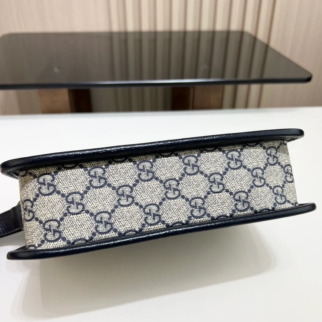 구찌 GG 슈프림 인터로킹 미니 숄더백