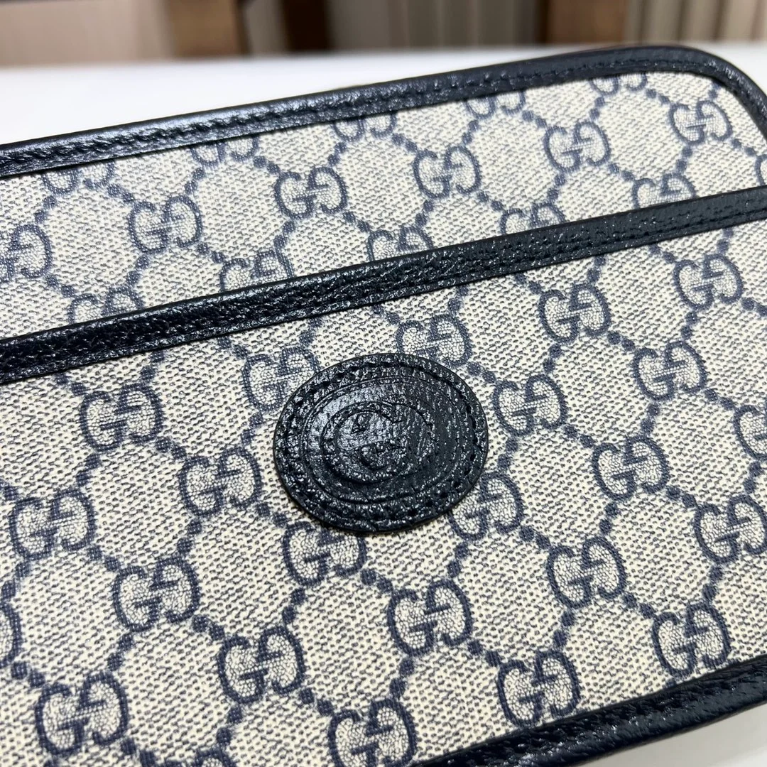 구찌 GG 슈프림 인터로킹 미니 숄더백