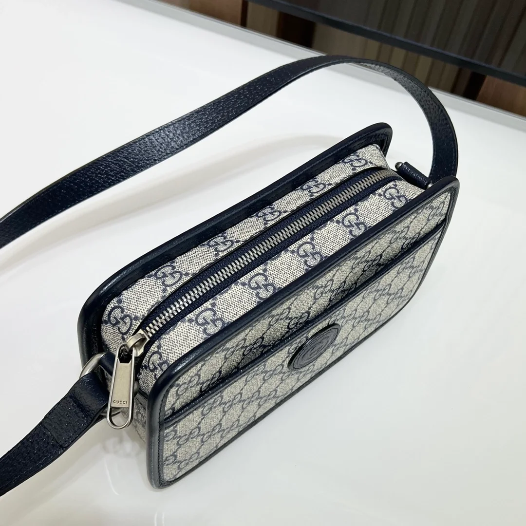 구찌 GG 슈프림 인터로킹 미니 숄더백