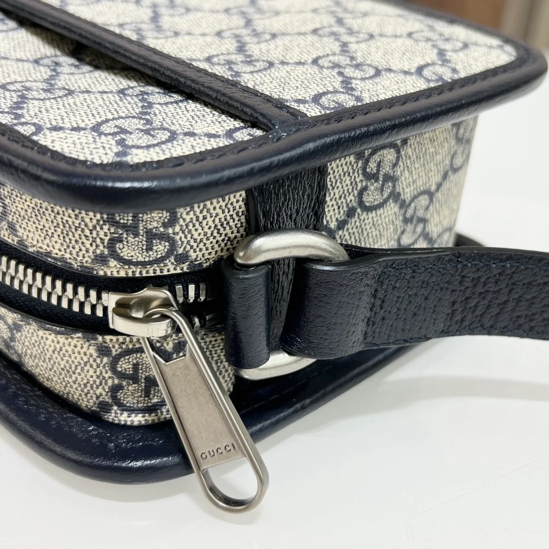 구찌 GG 슈프림 인터로킹 미니 숄더백