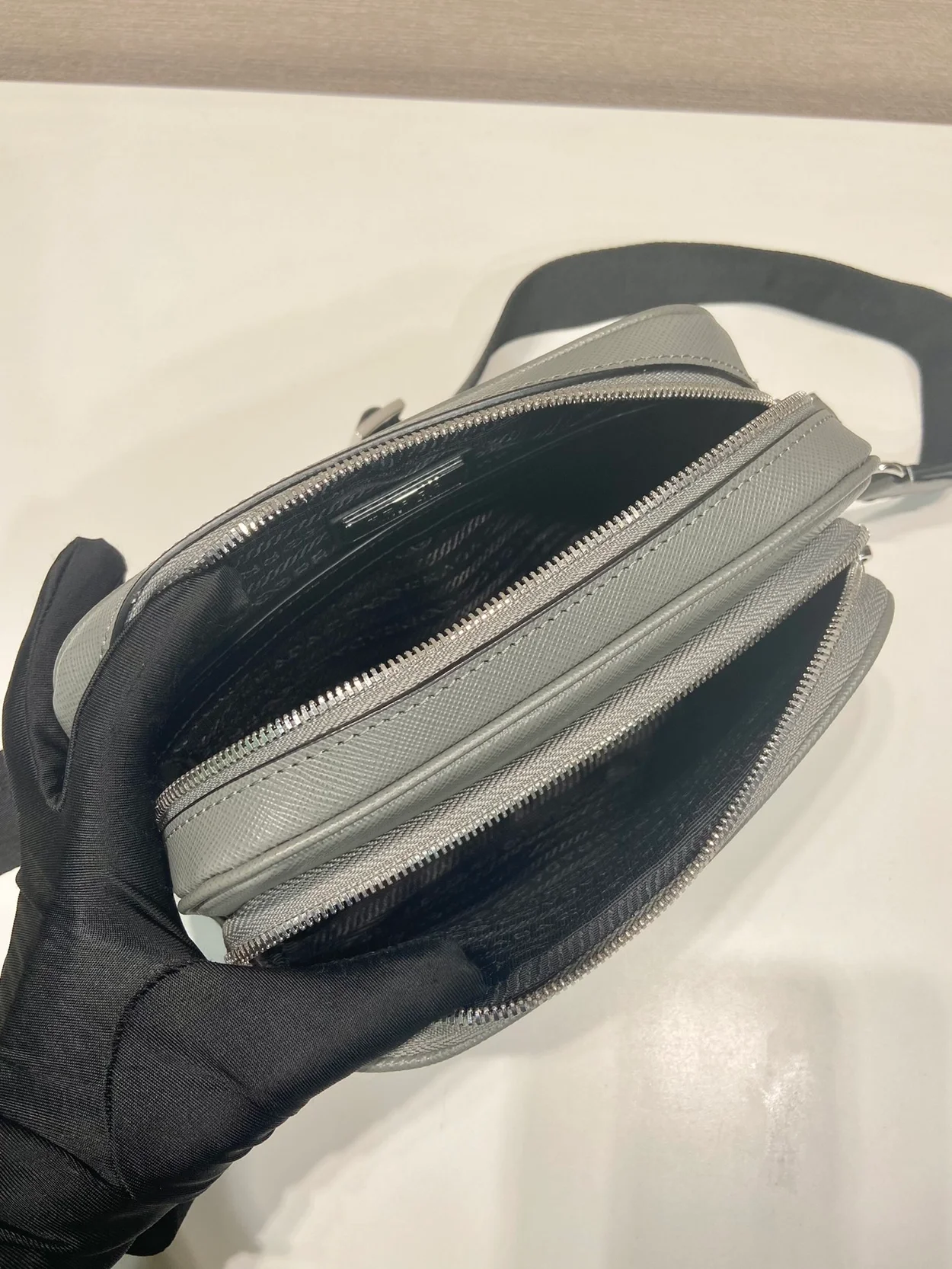 프라다 2VH170 사피아노 가죽 숄더백 마블그레이