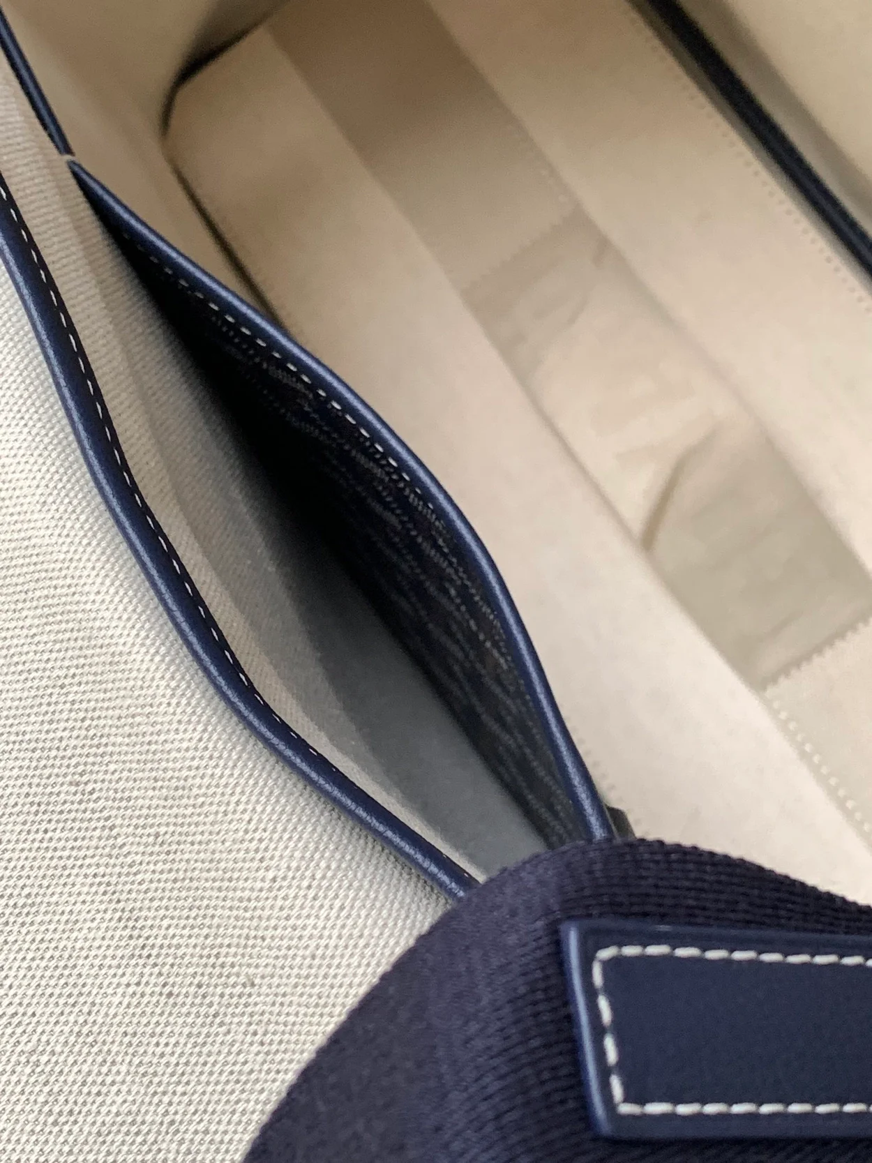 고야드 카페티엔 메신저백 MM 네이비