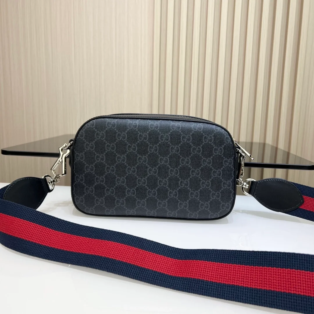 구찌 GG 슈프림 캔버스 숄더백 블랙