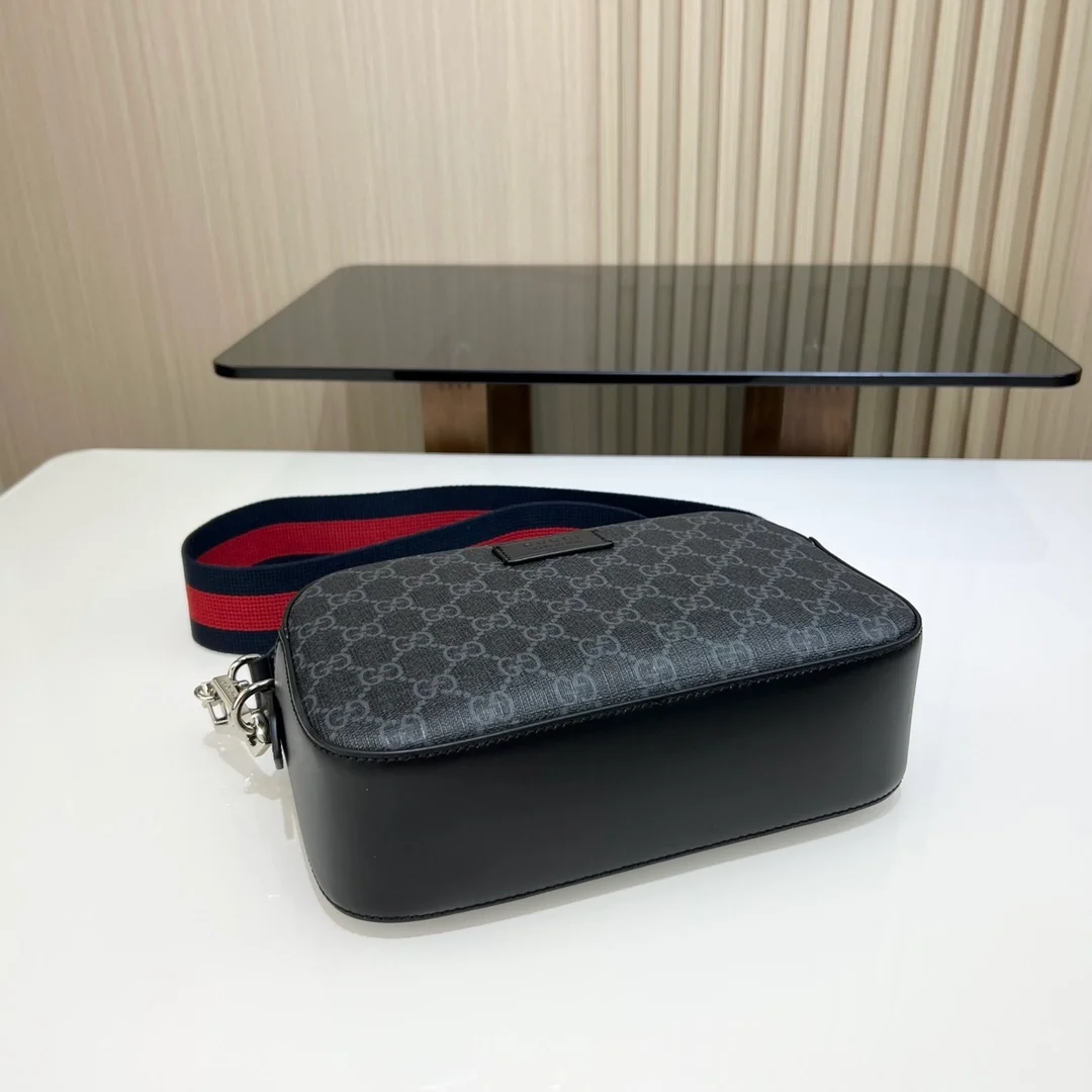 구찌 GG 슈프림 캔버스 숄더백 블랙