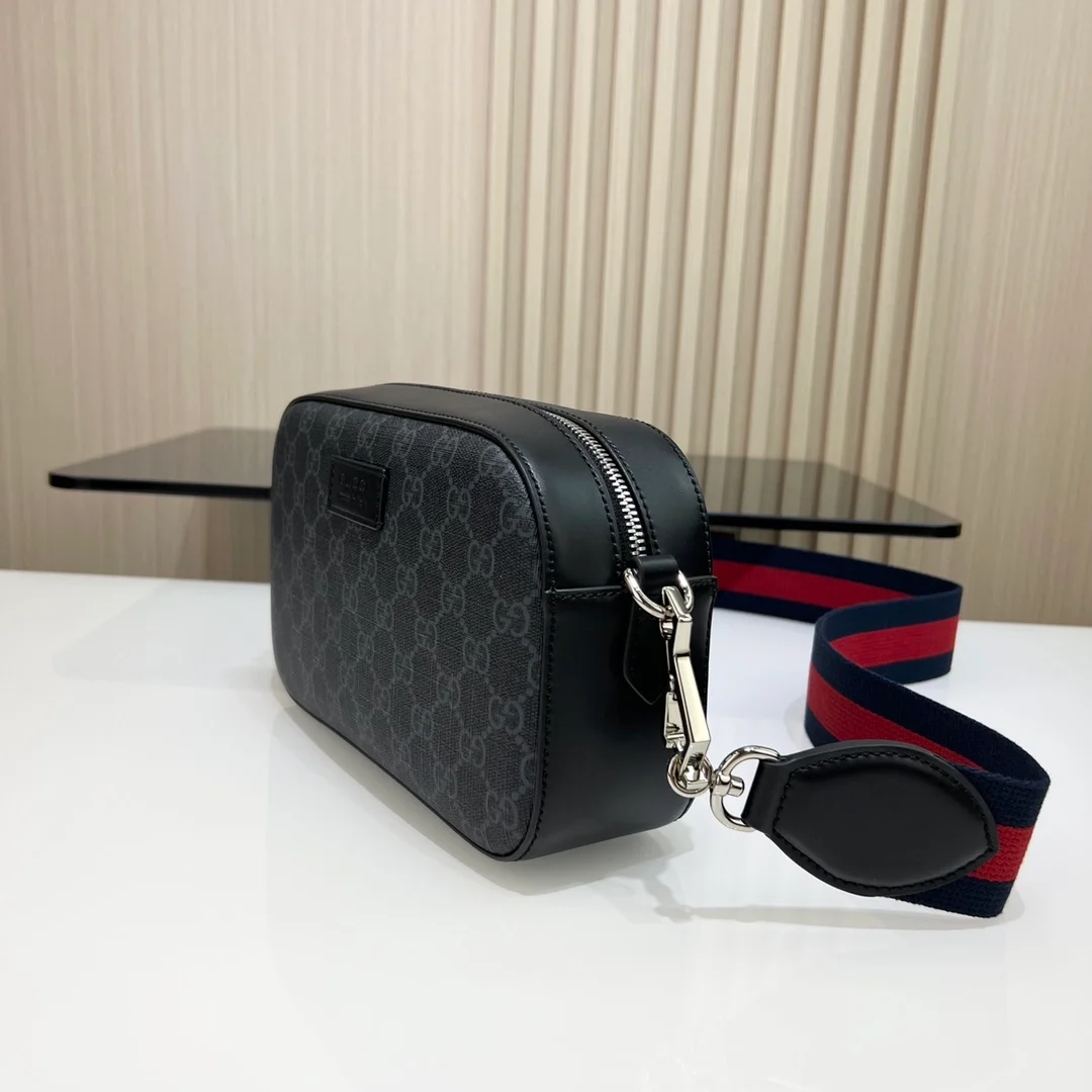 구찌 GG 슈프림 캔버스 숄더백 블랙