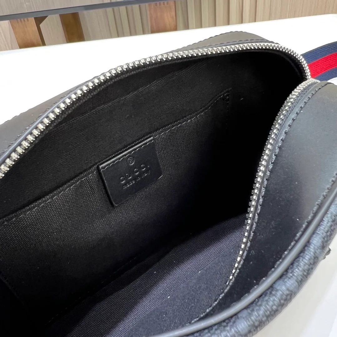 구찌 GG 슈프림 캔버스 숄더백 블랙