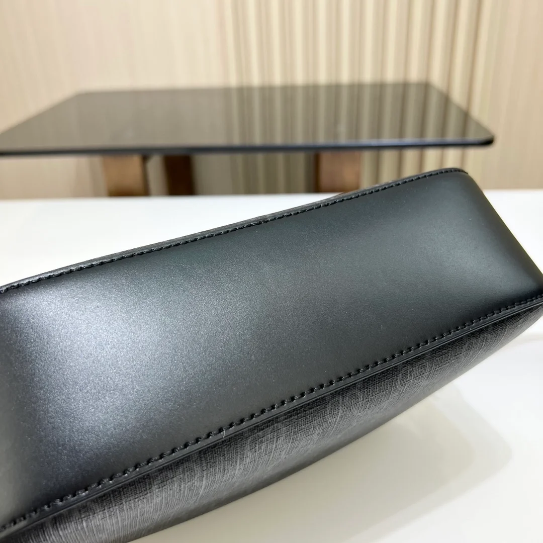 구찌 GG 슈프림 캔버스 숄더백 블랙