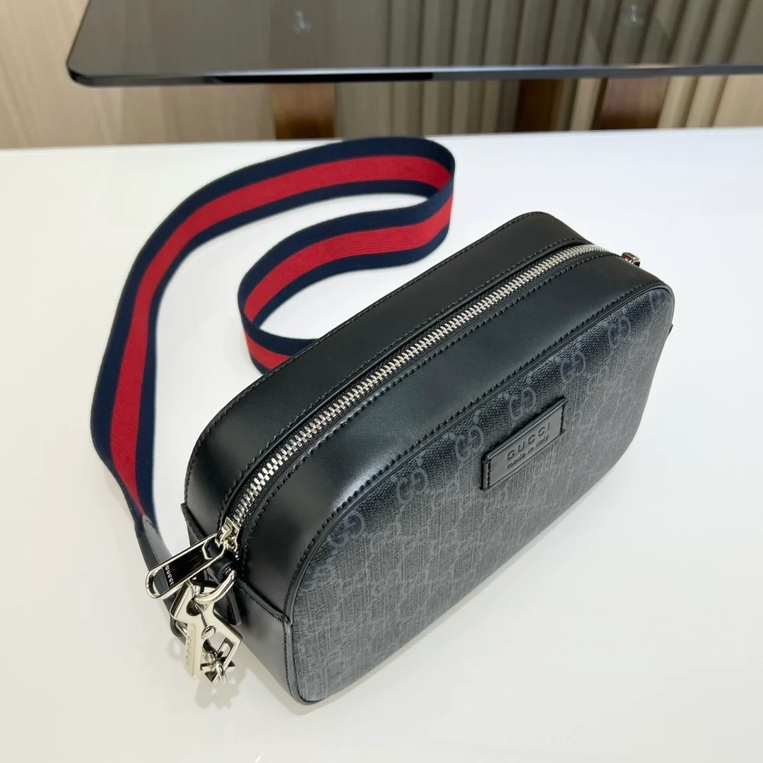 구찌 GG 슈프림 캔버스 숄더백 블랙