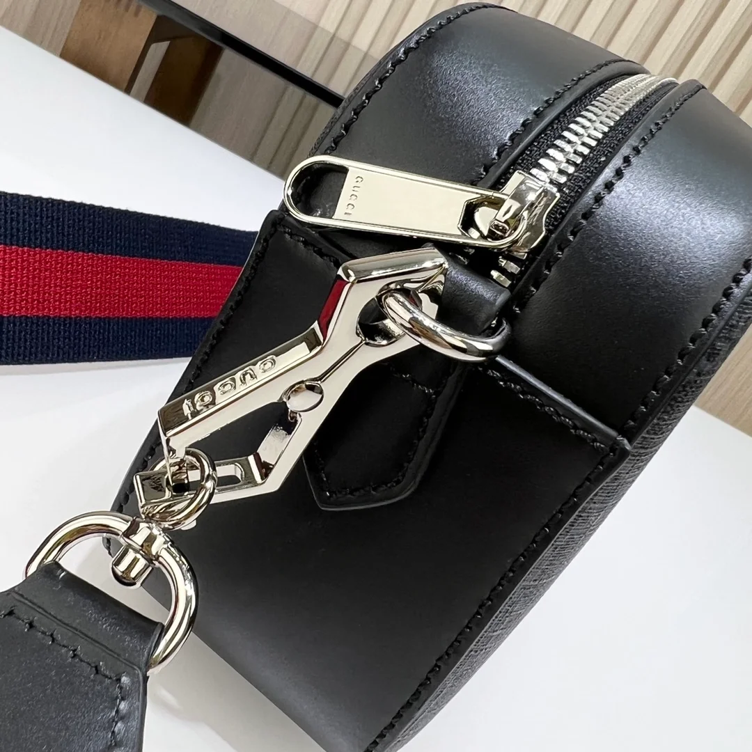 구찌 GG 슈프림 캔버스 숄더백 블랙