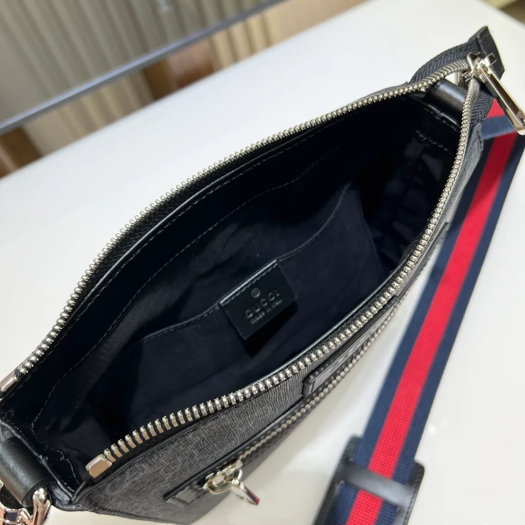 구찌 GG 슈프림 스몰 사이즈 메신저백