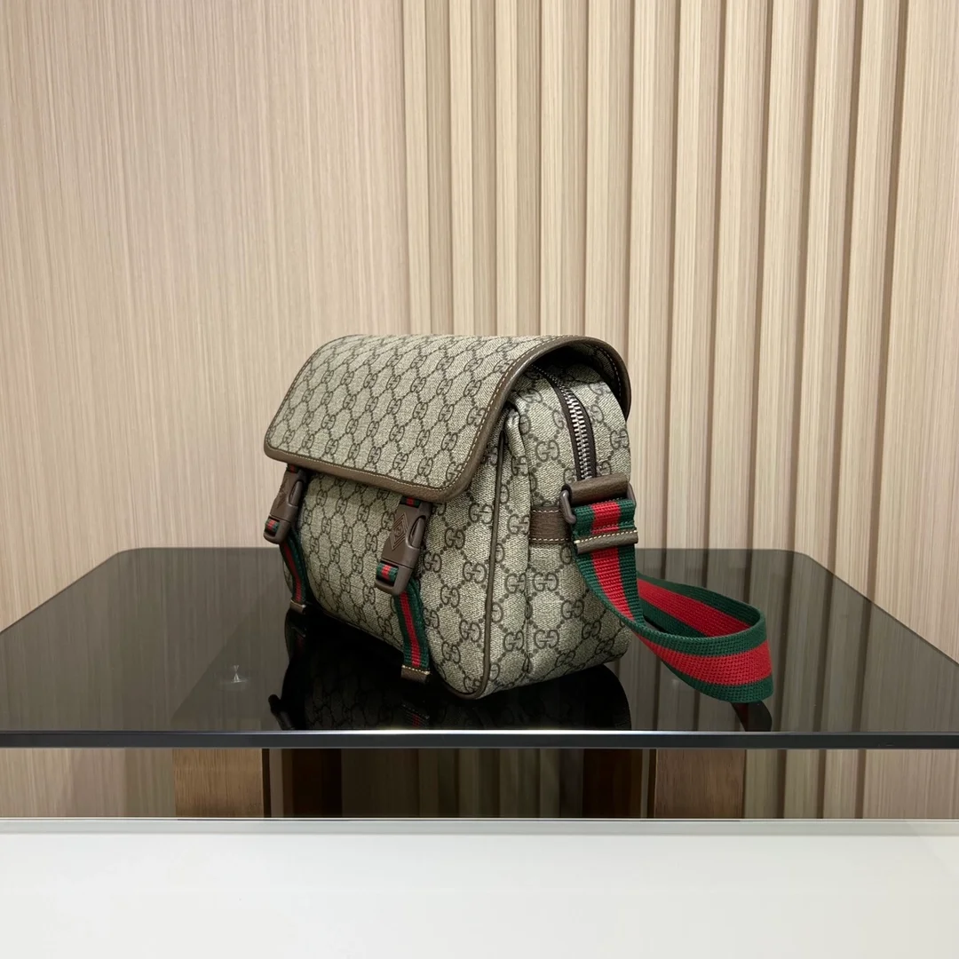 구찌 에보니 GG 슈프림 메신저백