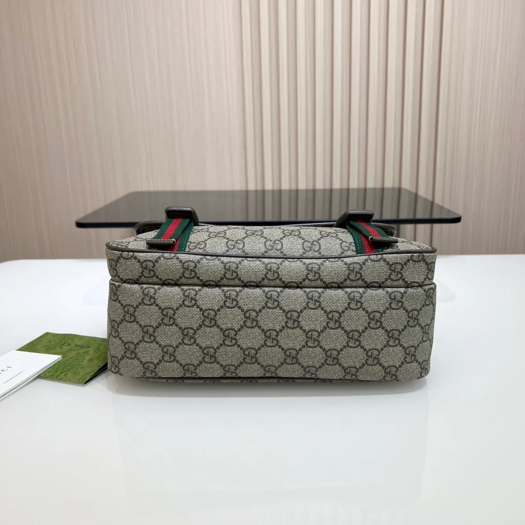 구찌 에보니 GG 슈프림 메신저백