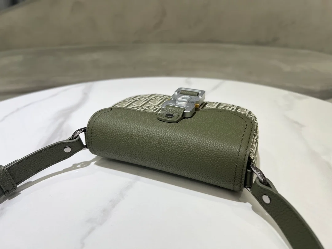 디올 Saddle 카키 오블리크 자카드 미니 플랩 메신저 백