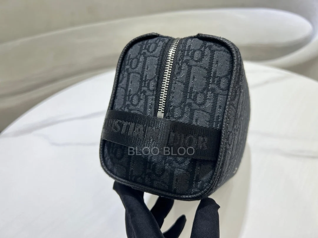 디올 오블리크 Lingot 토일레트리 케이스