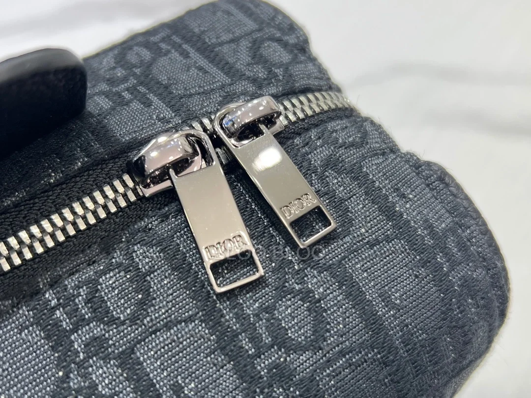 디올 오블리크 Lingot 토일레트리 케이스