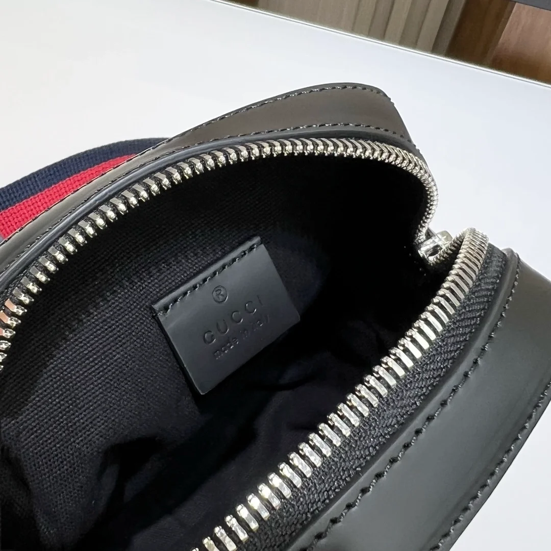 구찌 GG 슈프림 웹 메신저백 스몰