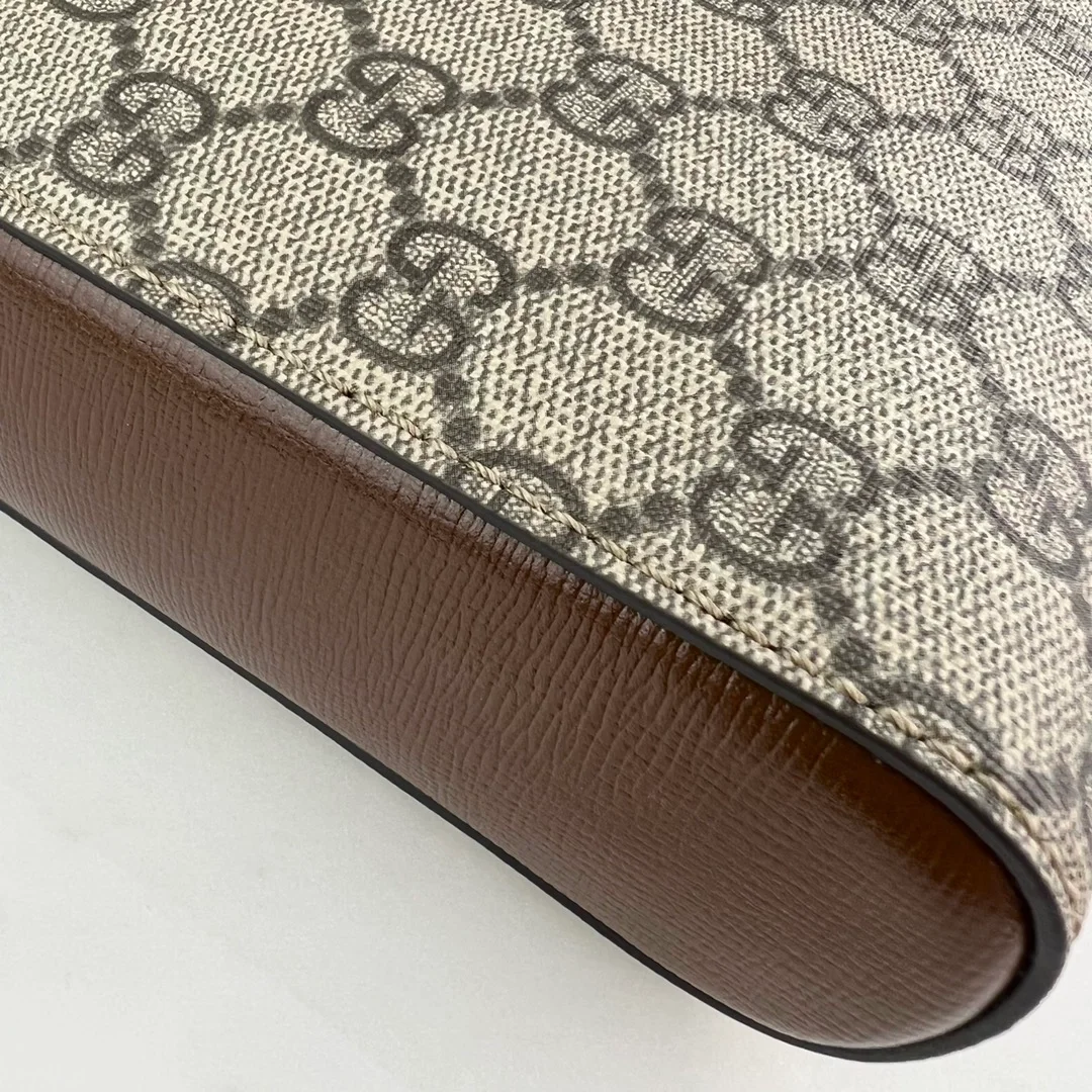 구찌 GG 슈프림 메신저백